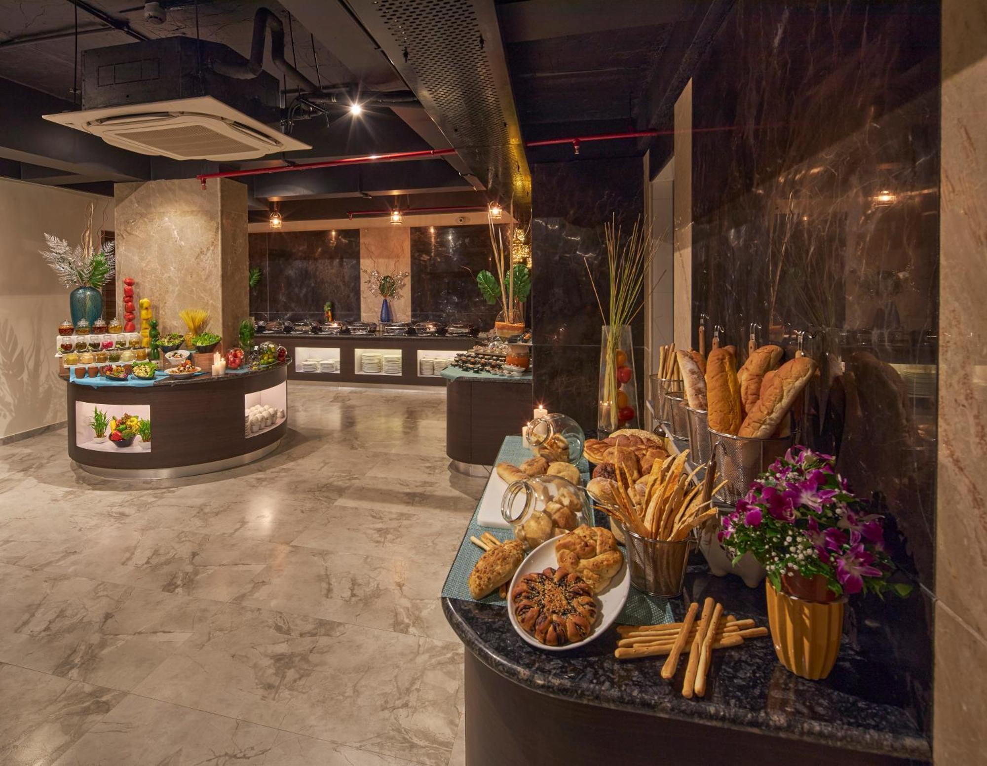 Regenta Central Imperial Candolim Goa Exterior foto